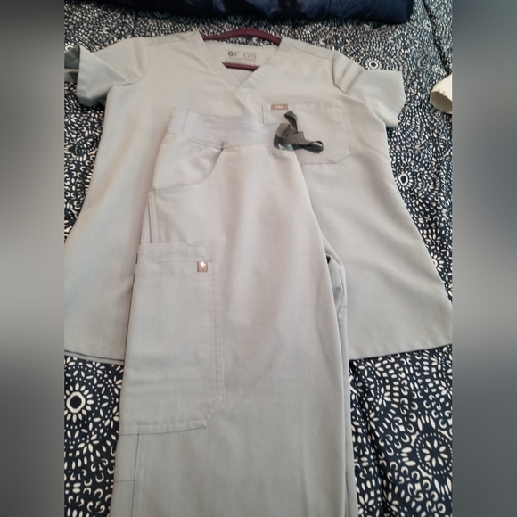 Figs Scrub Set - Picture 2 of 4